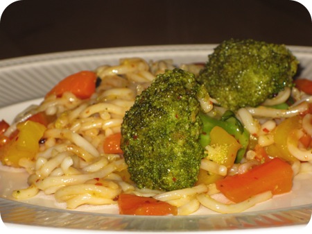Noedels met Broccoli, Wortel en Paprika