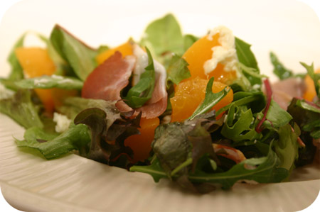 Salade met Rauwe Ham en Perzik