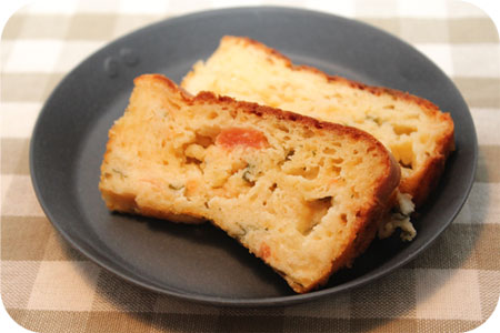 Vega: Hartige Cake met Tomaat, Mozzarella en Basilicum