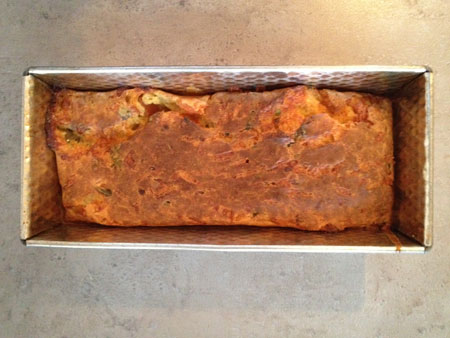 afkoelen in het blik Hartige Cake met Tomaat, Mozzarella en Basilicum