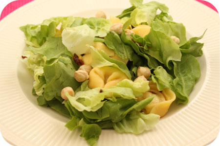 Tortellini Salade met Hazelnoten en Zongedroogde Tomaat