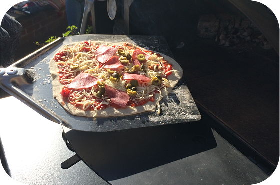 Pizza van Pizza on Wheels pizza de oven in