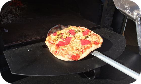 Pizza van Pizza on Wheels pizza net uit de oven
