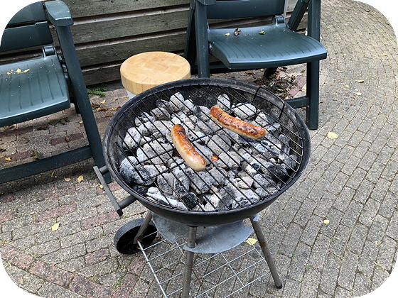 Barbecue bratwurst
