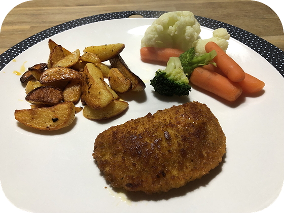 Vegetarische Satéschnitzel met Gebakken Aardappeltjes en Gemengde Groenten