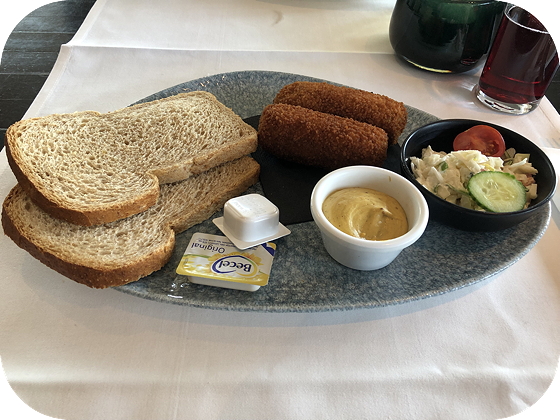 Lunchen bij Van Der Valk Zwolle twee kroketten op brood