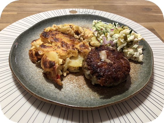 Beierse Frikadel met Aardappel Gratin en Salade