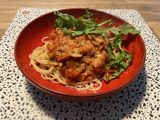 Spaghetti met Champignons, Wortels en Spek in Tomatensaus