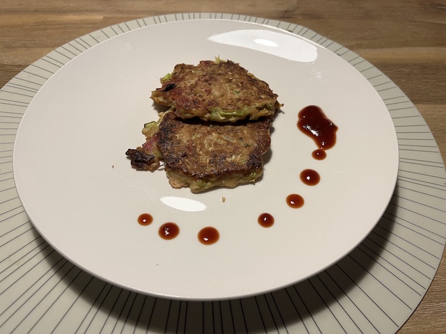 Okonomiyaki (Japans Groentepannenkoekje)