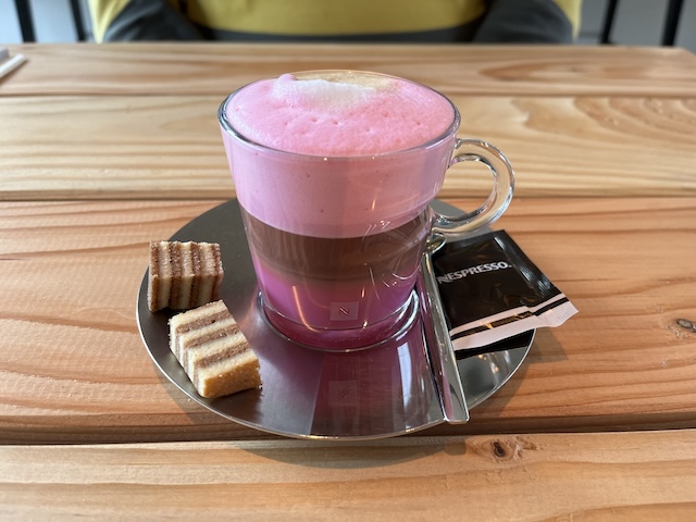 Saya Veenendaal roze koffie cappuccino 